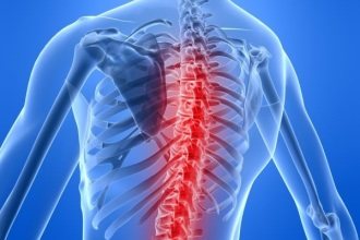При остеохондрозе могут появится боли в грудной клетке