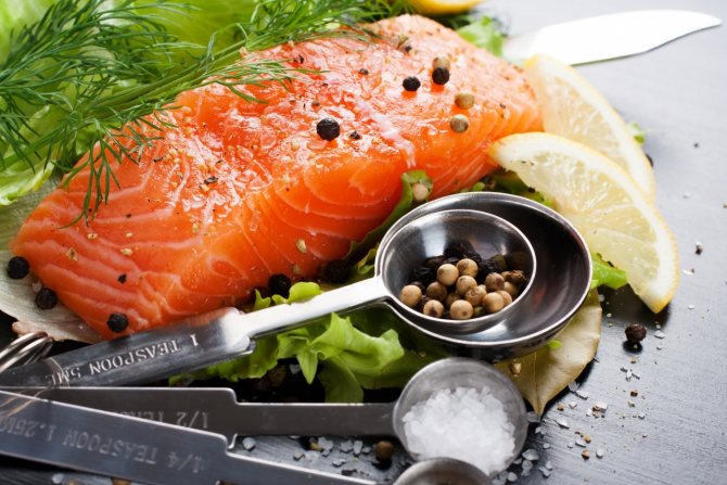 Рыба — источник уникальных жирных кислот, особо актуальна для людей с гипоуровнем холестерина