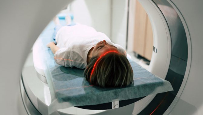 Врачи могут назначить компьютерную томографию или магнитно-резонансную томографию