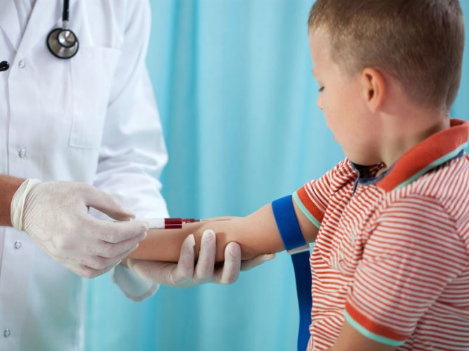 Забор анализа крови у ребенка